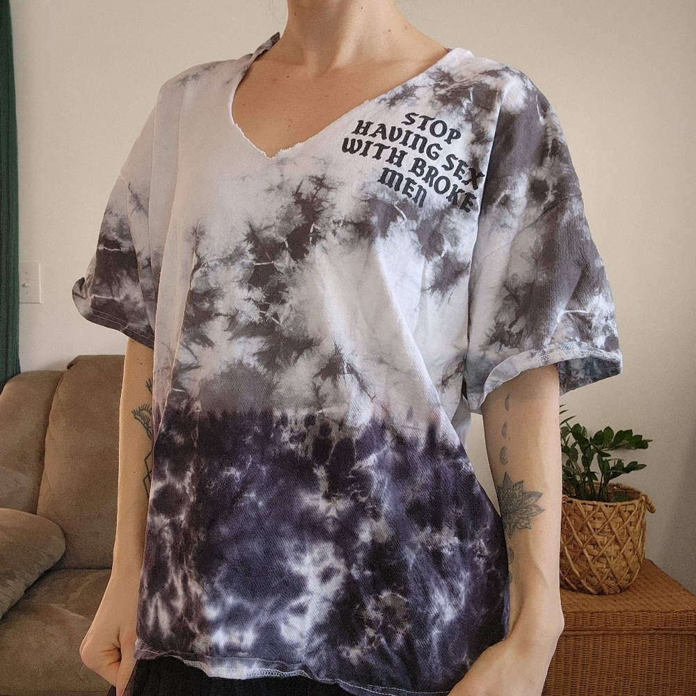 Assholes Live Forever "Stop Having Sex With Broke Men" T-Shirt Size XL